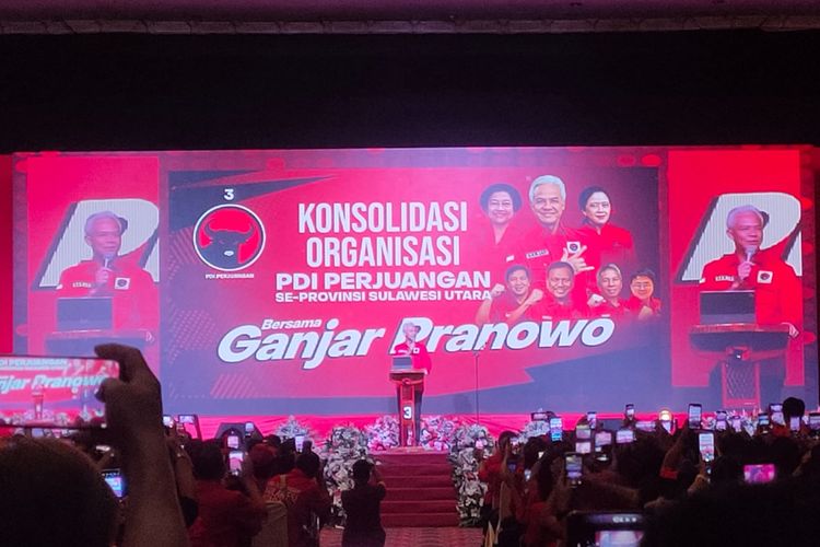 Bakal calon presiden (capres) Ganjar Pranowo saat berpidato di acara konsolidasi kader PDI-P seluruh Provinsi Sulawesi Utara, di Kota Manado, Kamis (18/5/2023).