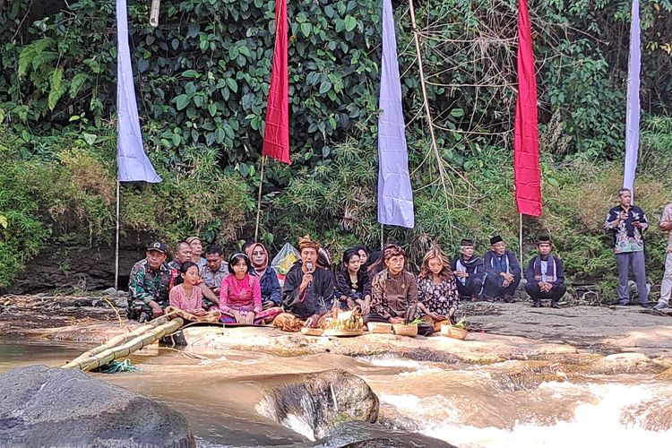 Kegiatan Festival Kali Brantas di Kampung Keramik Dinoyo, Kota Malang, Jawa Timur pada Minggu (23/7/2023). 