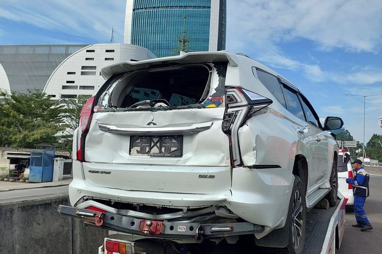 Rem Mendadak di Tol: Hindari Karambol dengan Teknik Defensive Driving
