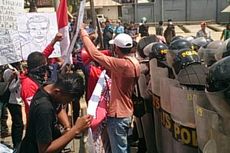 Datang ke Kendari, Jokowi Disambut Unjuk Rasa 