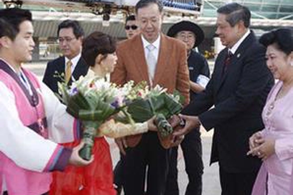 Presiden SBY didampingi Ibu Negara Ani Yudhoyono beserta rombongan, hari Minggu (31/5) sore WS di Pulau Jeju, Korea Selatan, Presiden akan menghadiri ASEAN - ROK Commemorative Summit dan serangkaian pertemuan lainnya.