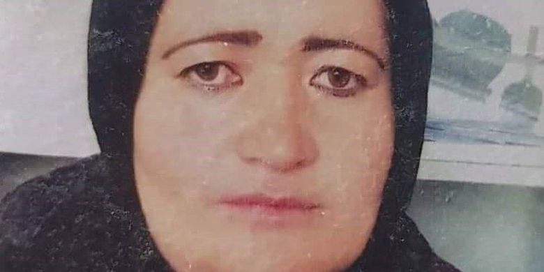 Banu Negar, polisi wanita di Firozkoh, Afghanistan. Akhir pekan kemarin dia ditembak mati dengan pelakunya disebut Taliban. Keluarga Negar mengungkapkan Negar dibunuh dalam keadaan hamil delapan bulan.