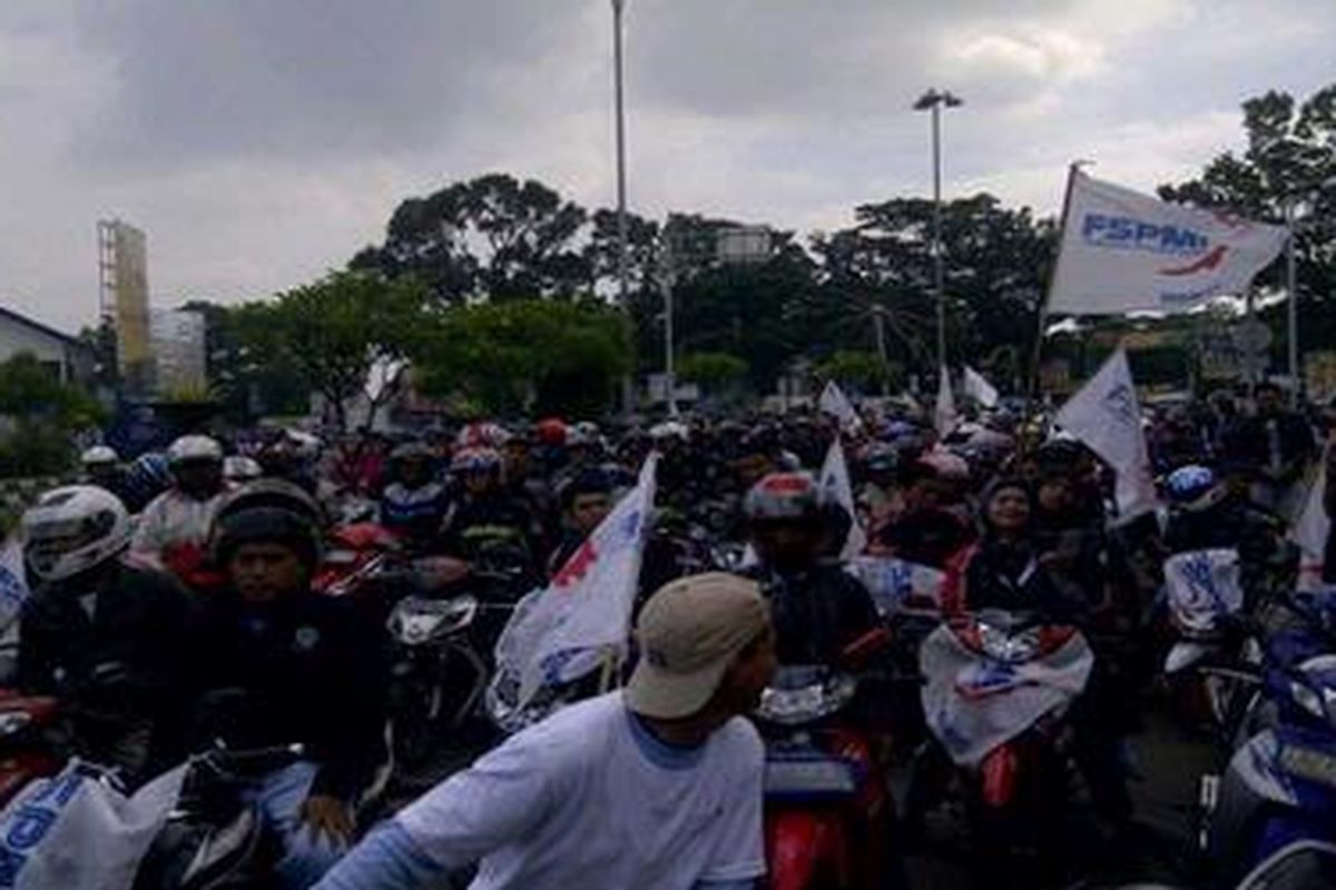  Ratusan Buruh Kembali Turun ke Jalan