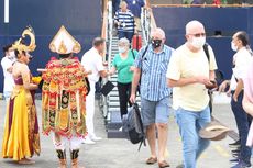 Kapal Pesiar Australia Sandar di Pelabuhan Benoa Bali, Bawa 250 Wisatawan Asing