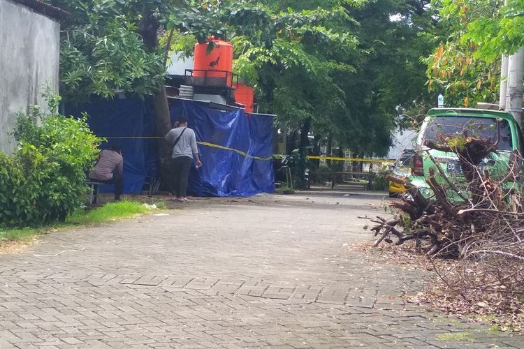 Lokasi penangkapan terduga teroris yang ditangkap di perumahan Villa Mutiara Biru, Kecamatan Biringkanaya, Makassar, Rabu (6/1/2021).