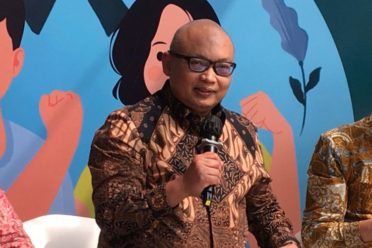 Dr. Sukamto Koesnoe dalam konferensi pers vaksinasi HPV.