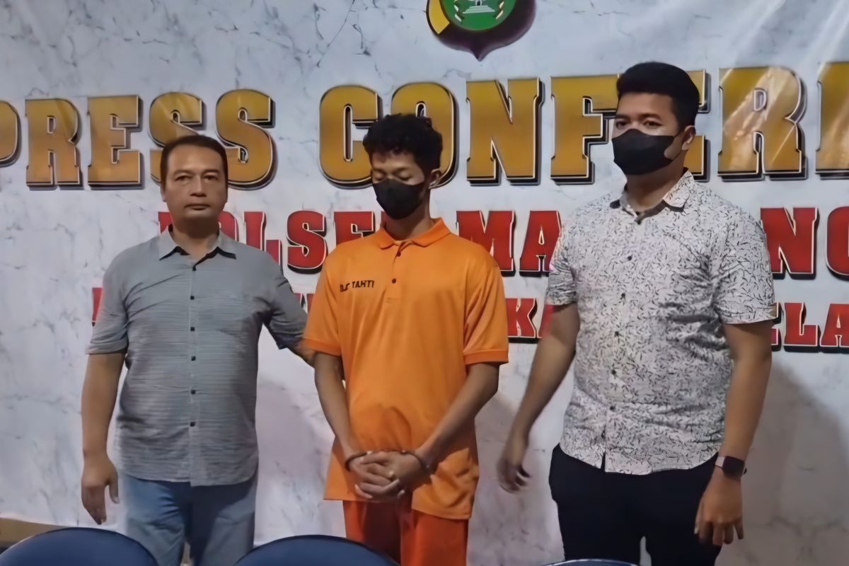 ND (19), pelaku utama pengeroyokan yang menewaskan pelajar berinisial FY (20) di kawasan Kemang, Jakarta Selatan, saat ditunjukkan di hadapan awak media di Mapolsek Mampang, Selasa (11/6/2024).