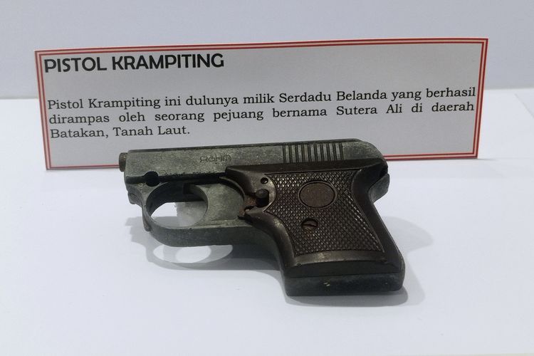 Pistol Krampiting, salah satu koleksi Museum Wasaka. Senjata ini adalah milik pasukan Belanda yang berhasil dirampas laskar Hasan Basri.