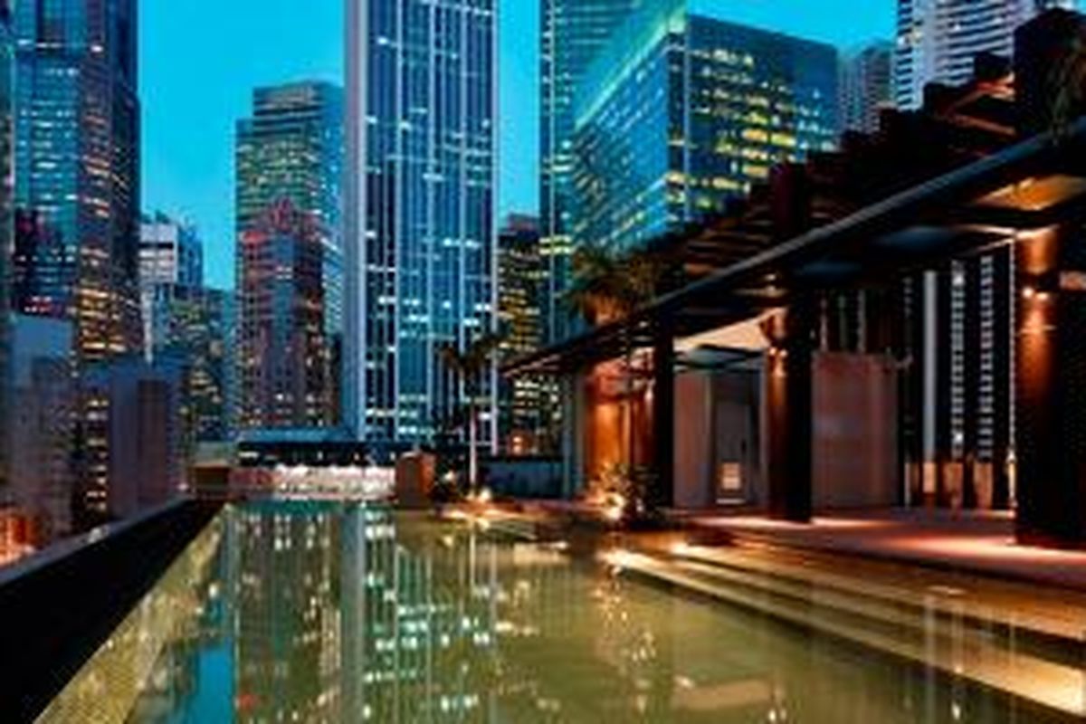 HI-SO, rooftop bar yang eksklusif di Sofitel So Singapore.