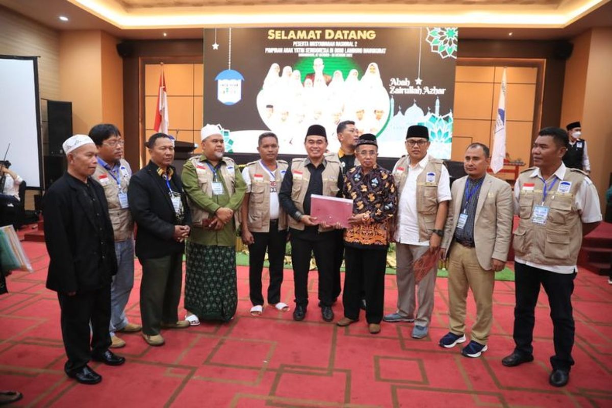 Peresmian Bupati Tanah Bumbu Zairullah Azhar menjadi Presiden Anak Yatim Indonesia 