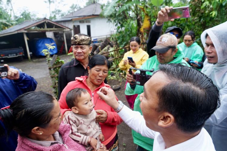 Menteri Kependudukan dan Pembangunan Keluarga (Mendukbangga)/Kepala Badan Kependudukan dan Keluarga Berencana Nasional (BKKBN), Wihaji, mengunjungi Desa Suter, Kecamatan Kintamani, Kabupaten Bangli, Bali, Sabtu (21/12/2024), untuk memonitor dan mengecek langsung kondisi Keluarga Risiko Stunting, khususnya terkait program Gerakan Orang Tua Asih Cegah Stunting (Genting).