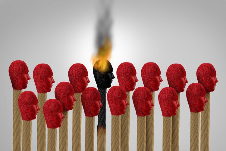 Ilustrasi burnout. Jam kerja di atas 49 jam per minggu berkaitan dengan peningkatan risiko penyakit jantung, kelelahan kronis, dan gangguan mental.