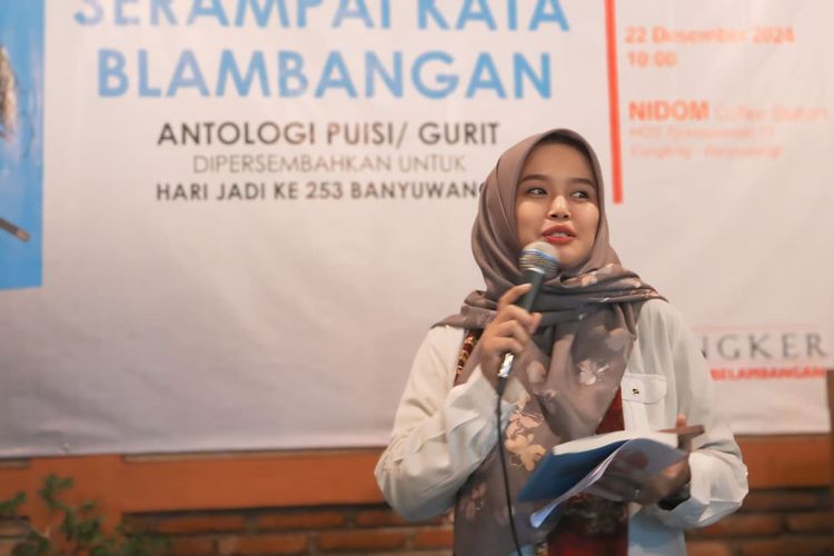 Menolak Punah, Cerita Nur Holipah Merawat Sastra dan Bahasa Using Banyuwangi Lewat Tulisan
