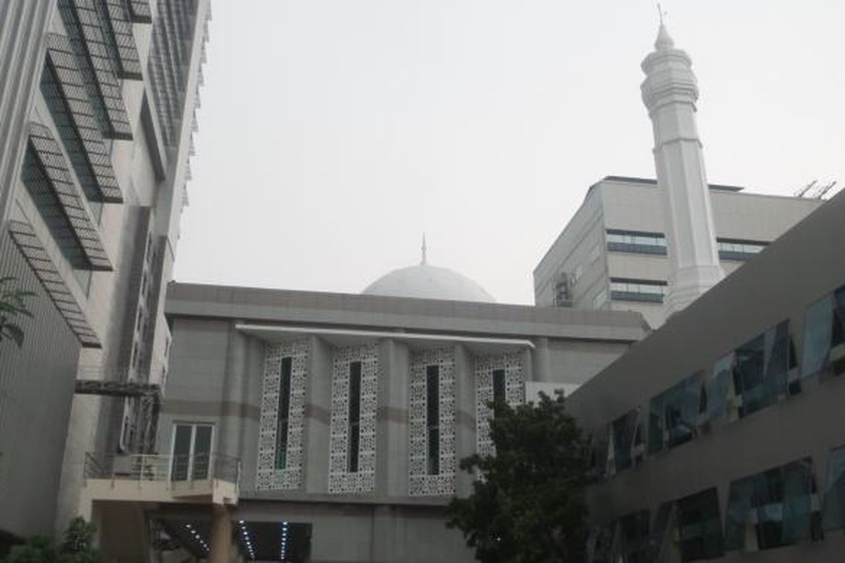 Kondisi terkini masjid di Balai Kota DKI Jakarta, Minggu (17/1/2016). Bangunan masjid terpantau sudah 100 persen rampung dan siap digunakan.