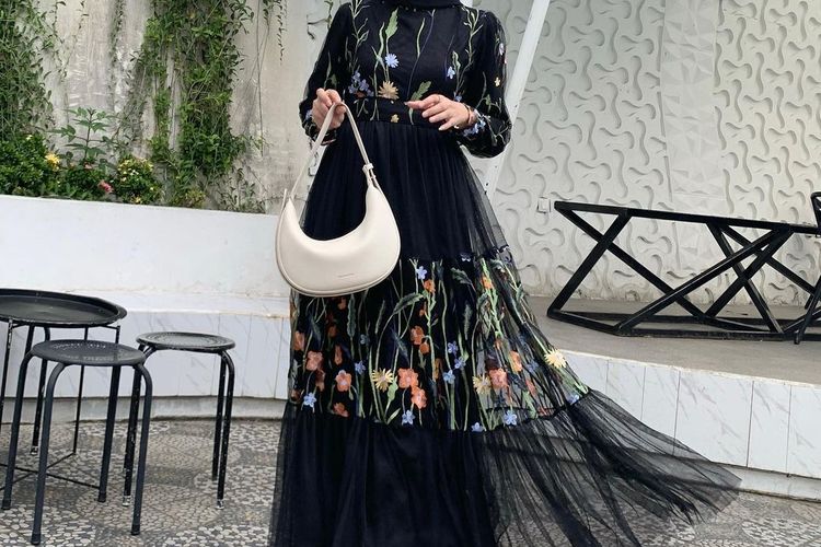 Dress hitam