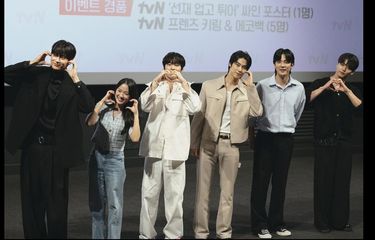 Para pemain drama Korea Lovely Runner saat mengadakan nonton bareng episode 16 Lovely Runner.