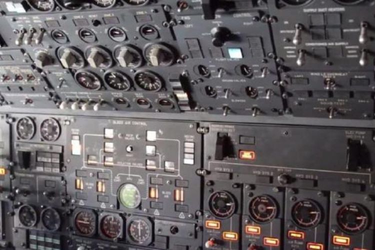 Panel analog di kokpit Boeing E-4B.