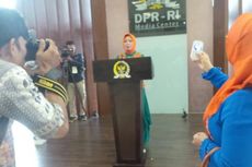 Sebelum Pelantikan, Foto Narsis Dulu bak Ketua DPR