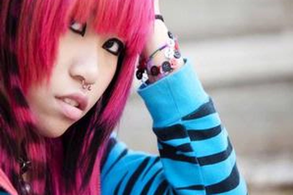 Hm..ternyata warna rambut merah fanta seperti ini tidak cocok untuk warna kulitku..