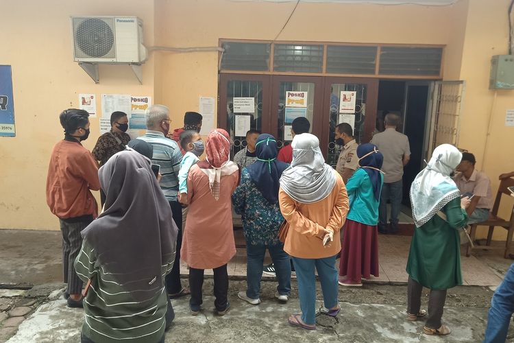 Puluhan orangrua siswa datangi Dinas Pendidikan Sumbat protes sistem zonasi PPDB SMA/SMK, Kamis (9/7/2020)