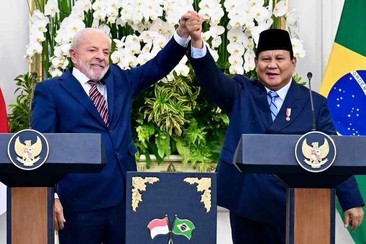 Presiden Brasil Luiz Inácio Lula da Silva dan Presiden Prabowo Subianto dalam pernyataan bersama setelah pertemuan bilateral di Istana Merdeka, Kompleks Istana Kepresidenan, Jakarta Pusat, Kamis (23/10/2025). 