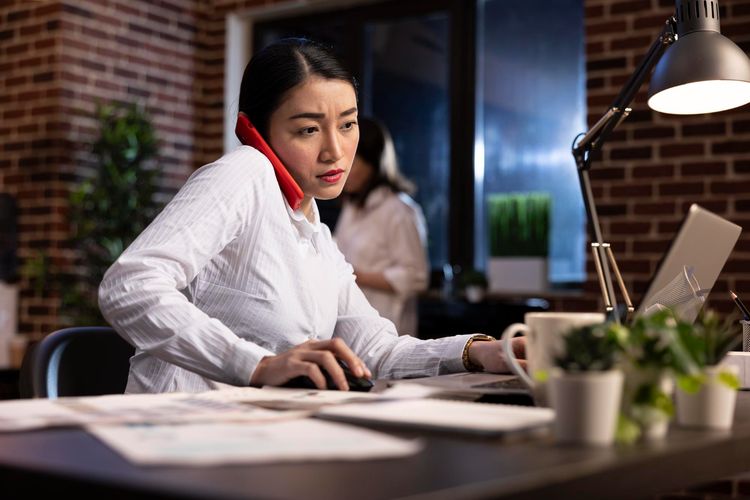 Psikolog ungkap flexing di media sosial bukan cuma soal pamer harta, tapi juga cara ekspresi diri dan mencari validasi.