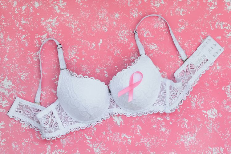 Ilustrasi no bra day, tanpa bra, manfaat tanpa bra, no bra day kewaspadaan kanker bukan pamer payudara. 