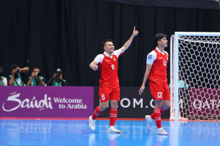 Selebrasi pemain timnas futsal Indonesia, Samuel Eko saat berhasil mencetak gol ke gawang Jepang dalam AFC Futsal ASIAN CUP 2026  di Indonesia Arena, Jakarta Pusat, Kamis (6/2/2026).