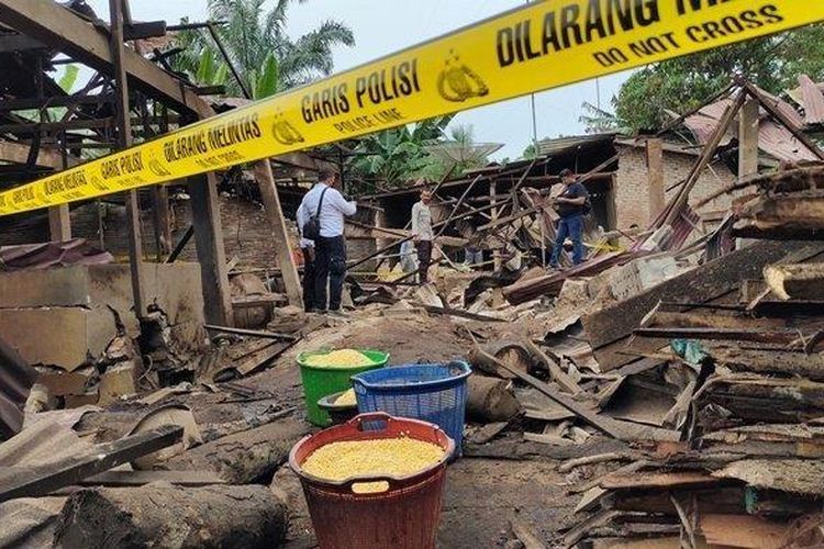 Pabrik tahu di Desa Bunut Seberang, Kecamatan Pulo Bandring, Kabupaten Asahan meledak, Selasa (2/8/2022) pagi. Belum diketahui, penyebab pabrik tahu ini bisa meledak.
