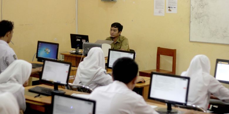 Sebanyak 200.000 siswa SMA/MA/SMLB di Provinsi Jawa Barat menghadapi Ujian Sekolah Berstandar Nasional (USBN), Senin (18/3/2019). 