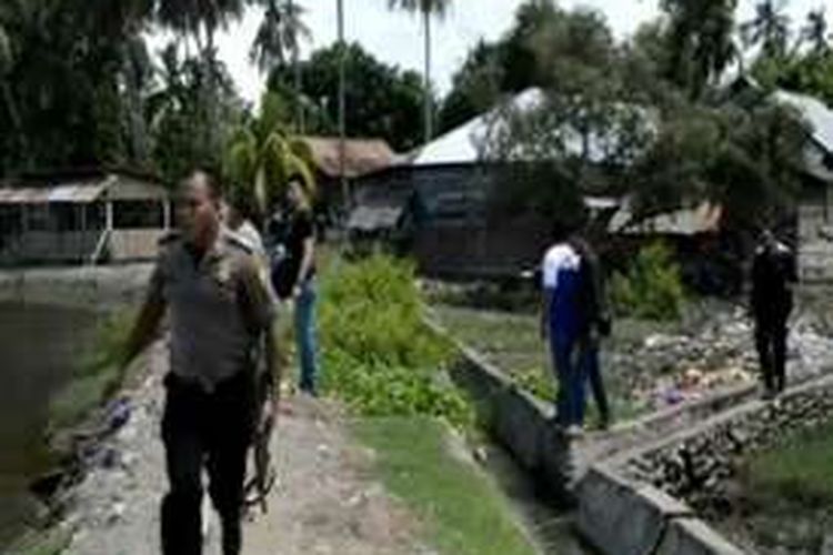 Dua warga Kecamatan Sendana yang diduga ikut mengeroyok seorang polisi ditangkap. 