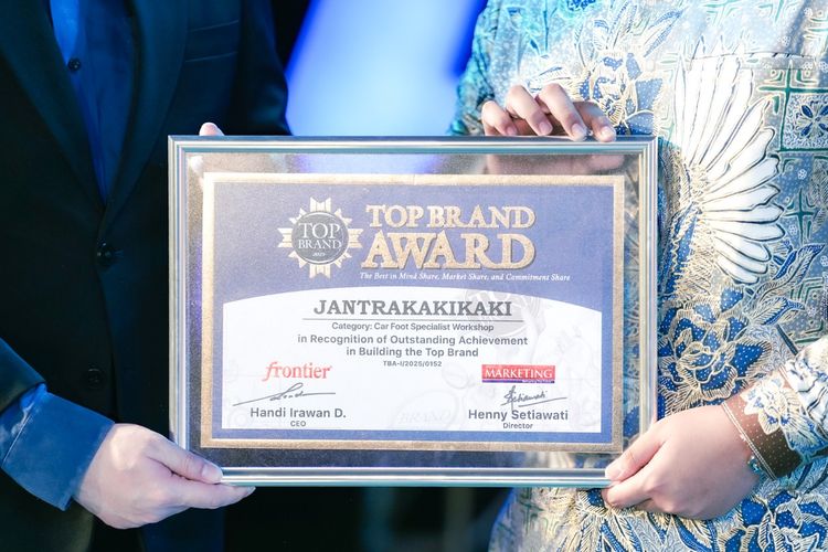 Jantrakakikaki meraih Top Brand Award 2025 kategori Car Foot Specialist Workshop. 
