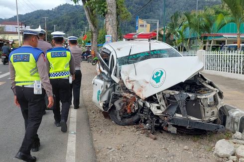 Ambulans Dinkes Padang Sidempuan Tabrak Pohon di Pasaman, Sopir dan Pasien Tewas