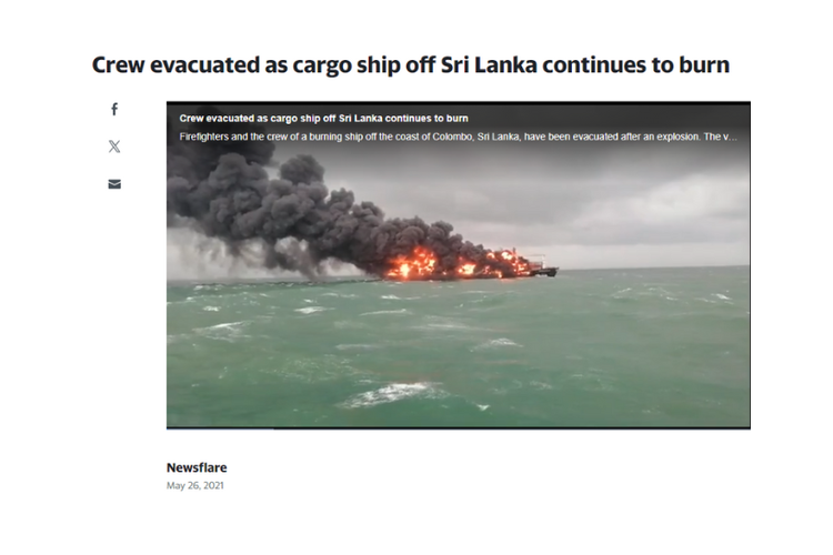 Tangkapan layar video Yahoo! News, kapal kargo terbakar di pesisir Sri Lanka pada Mei 2021