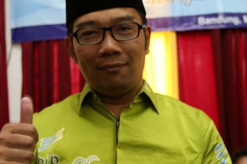 Ini Jawaban Ridwan Kamil soal Rumput Sintetis Alun-alun Bandung