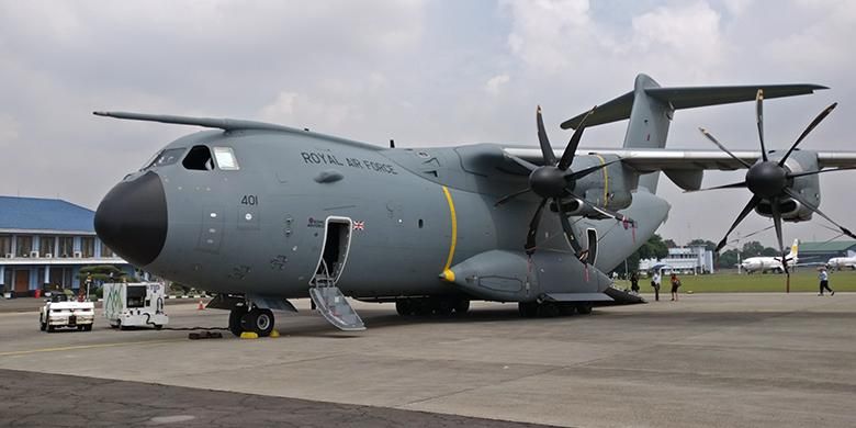 Pesawat angkut A400M milik Angkatan Udara Kerajaan Inggris (Royal Air Force), didatangkan Airbus ke Lanud Halim Perdanakusuma, Senin (6/3/2017).