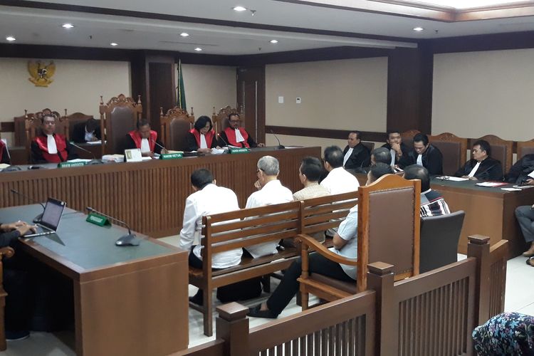 Sebanyak 7 anggota DPRD Sumatera Utara menjalani sidang putusan hakim di Pengadilan Tipikor Jakarta, Rabu (8/5/2019). Masing-masing yakni Pasiruddin Daulay, Elezaro Duha, Musdalifah, Tahan Manahan Panggabean, Tunggul Siagian, Fahru Rozi, Taufan Agung Ginting.