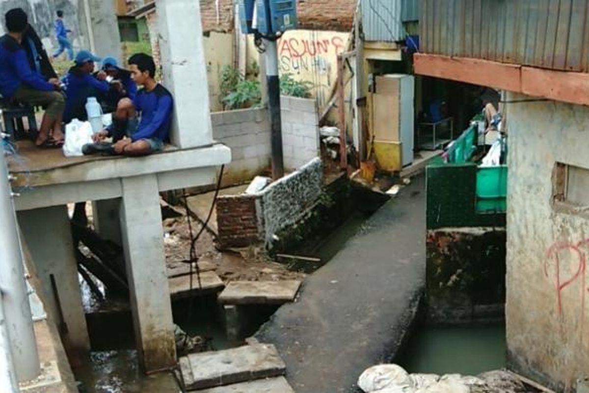 Di got-got di Kampung Pulo ini sempat terjadi banjir akibat rembesan air dari Sungai Ciliwung ke rumah warga. Daerah ini merupakan tempat yang berbatasan langsung dengan tanggul. Kamis (16/2/2017)