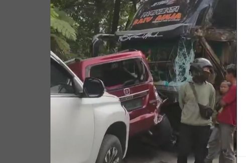 Kecelakaan Beruntun di Sitinjau Lauik, Bus Diduga Rem Blong Tabrak Sejumlah Mobil