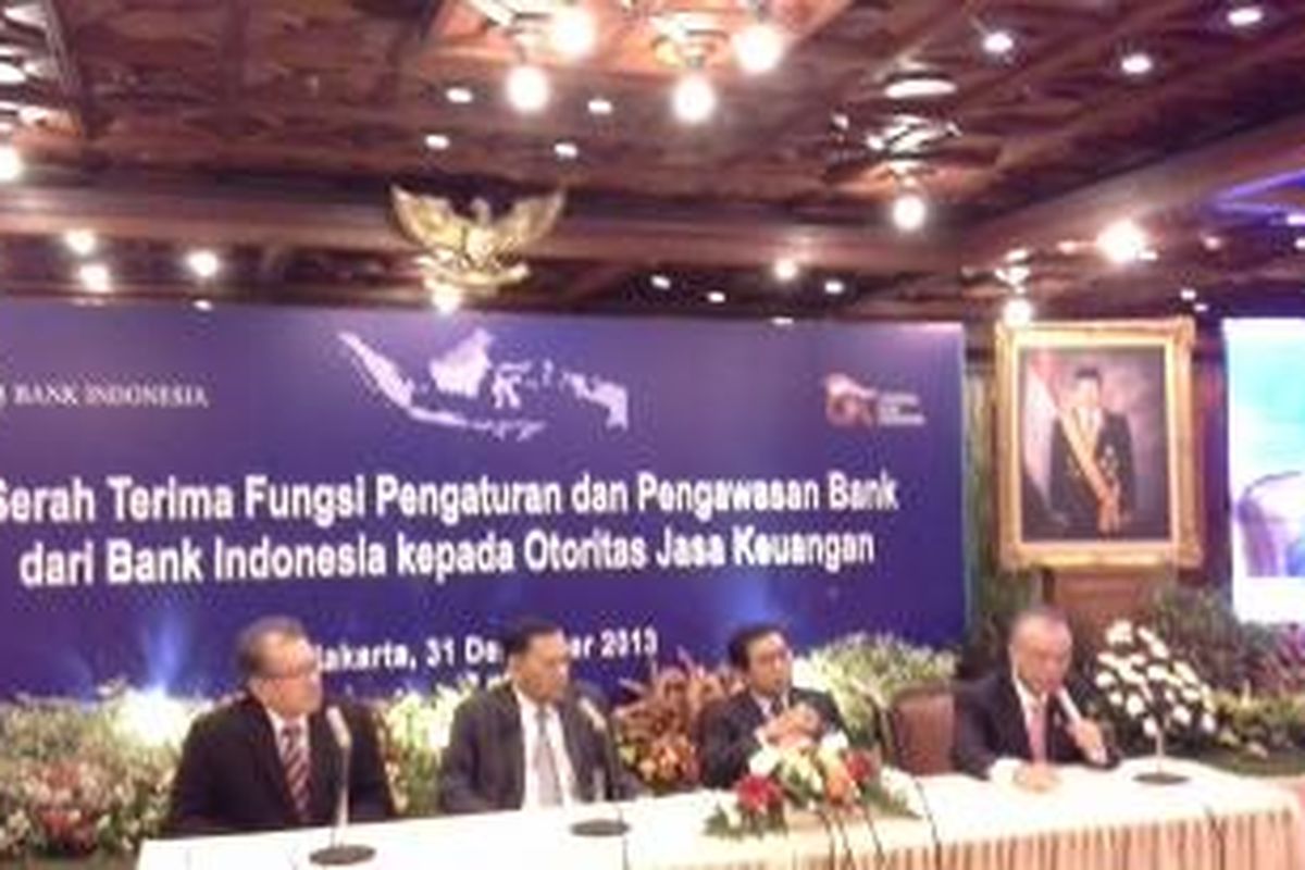 Serah terima pengawasan perbankan dari Bank Indonesia kepada Otoritas Jasa Keuangan (OJK), Selasa (31/12/2013)