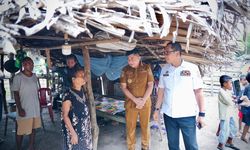 Tinjau Rumah Warga Perbatasan, Sekretaris BNPP RI Pastikan Program 15.000 RTLH Tepat Sasaran