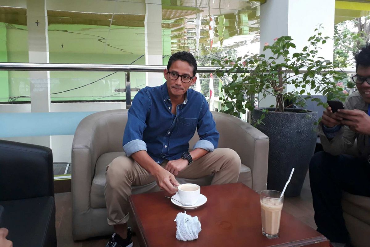 Wakil Gubernur terpilih DKI Jakarta Sandiaga Uno di kafe DInsomnia, Jakarta Pusat, Jumat (5/5/2017).