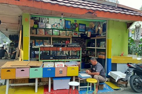 Kilas Balik Pasar Barang Antik Jalan Surabaya, Berawal dari Lapak di Trotoar