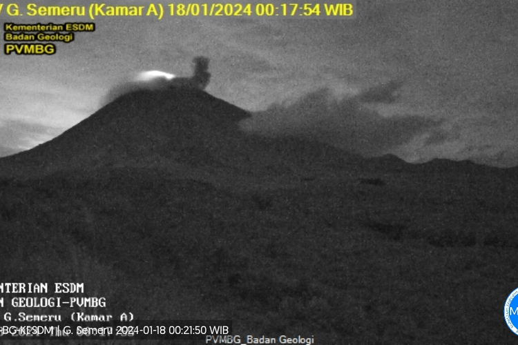 Erupsi Gunung Semeru luncurkan asap letusan 700 meter, Kamis (18/1/2024)