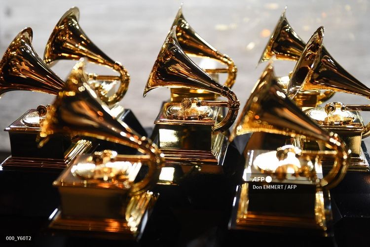 Piala Grammy Awards dipajang di ruang pers pada penyelenggaraan Grammy Awards ke-60 di New York pada 28 Januari 2018. 
