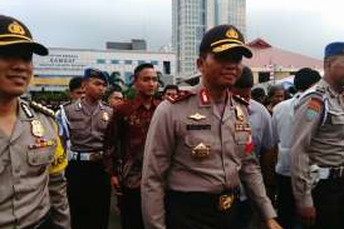 Kepala Polda Metro Jaya Inspektur Jenderal Moechgiyarto, selepas apel pergeseran pasukan dalam rangka pengamanan malam Takbiran, di halaman Polda Metro Jaya, Selasa (5/7/2016).