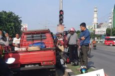 Pengemudi Mengantuk, Pikap Tabrak 3 Motor di Lampu Merah Terminal Terboyo Semarang