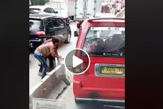 Video Sopir Angkot Bongkar Separator Busway Viral di Media Sosial