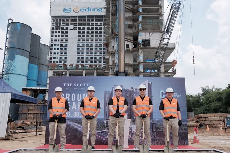 Groundbreaking (peletakan batu pertama) Tower The Scott di Collins Boulevard, Tangerang.