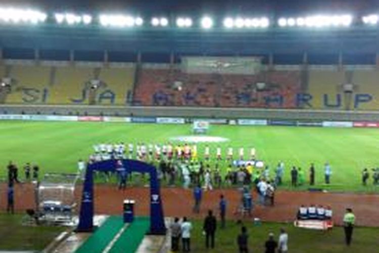 Pertandingan Pelita Bandung Raya (PBR) melawan juara Europa League, Sevilla FC di Stadion Si Jalak Harupat Kabupaten Bandung, Kamis (22/5/2014).
